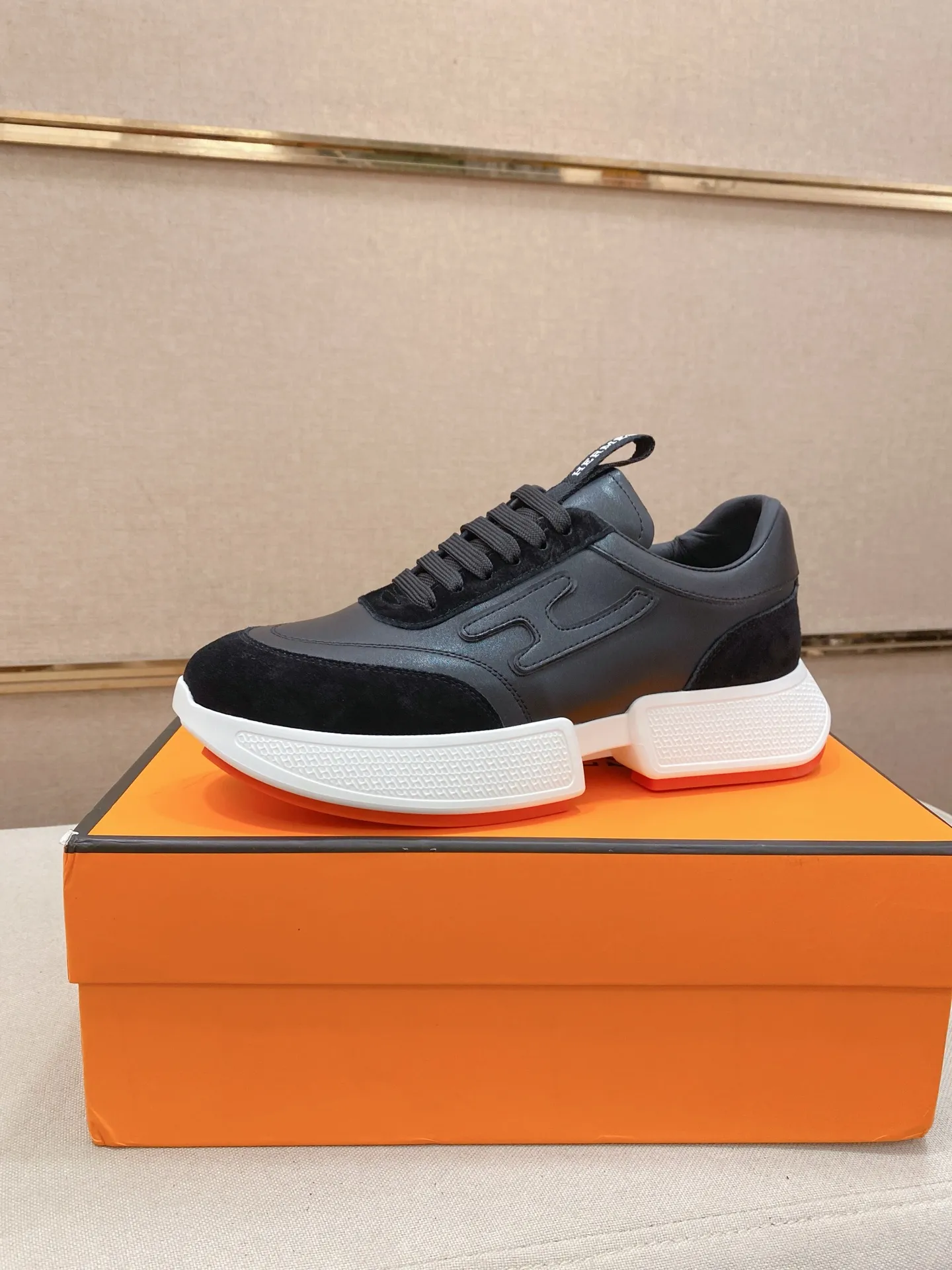 Men's clothing and shoes💰: 480💰《HERMES》【Classic original order·Version】Hermès; top 🔝purchasing agent🔍🔍men's latest 🇺🇸 counter sales simultaneously, imported from Italy original ▲▲cowhide ▲▲ (high-end, nobility, class) ) Exquisite workmanship (Italian 🇮🇹 imported water-dyed 🐂 cowhide lining) sole: original sole provided by the original factory, ⚠️exclusive double-layer activity·TPR·rubber·combined molded outsole; super comfortable·wear-resistant·non-slip·environmental protection The real thing is more beautiful if you take the real thing (high quality, follow the order). You can enter and exit the counter at will * Number of yards: 38-44 (45 can be customized and cannot be returned or exchanged)